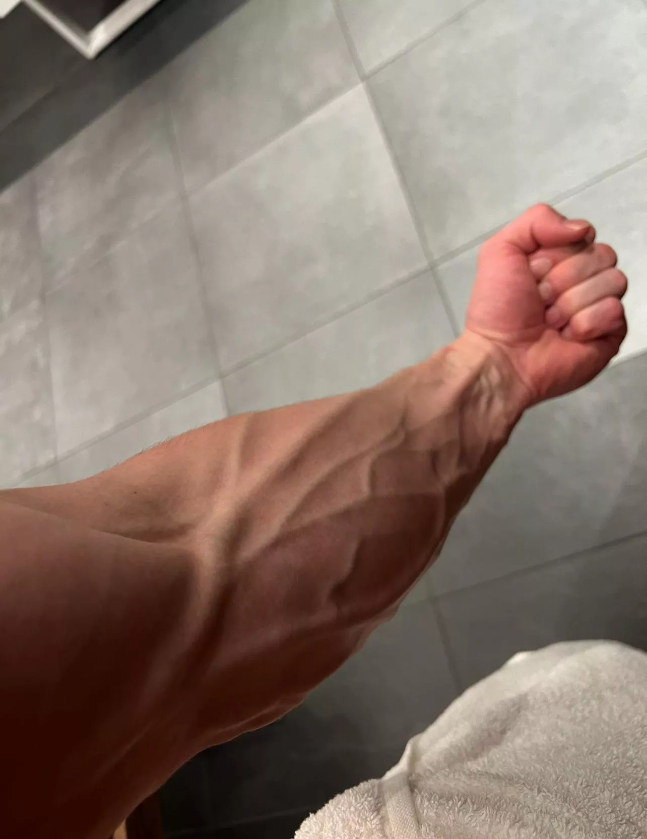 23 muscular here @burakxburak0 HMU posted by Biggywowowoo