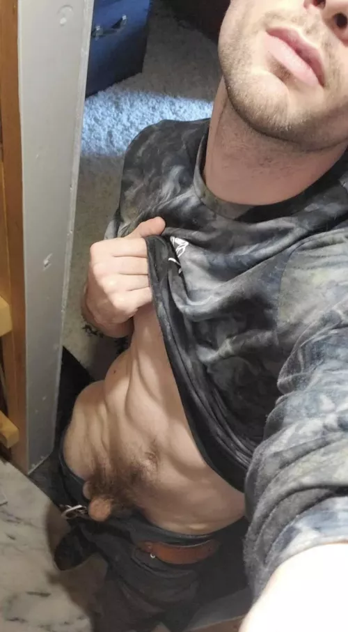 24 horny hmu geooklen  by Dear-Pound-6741