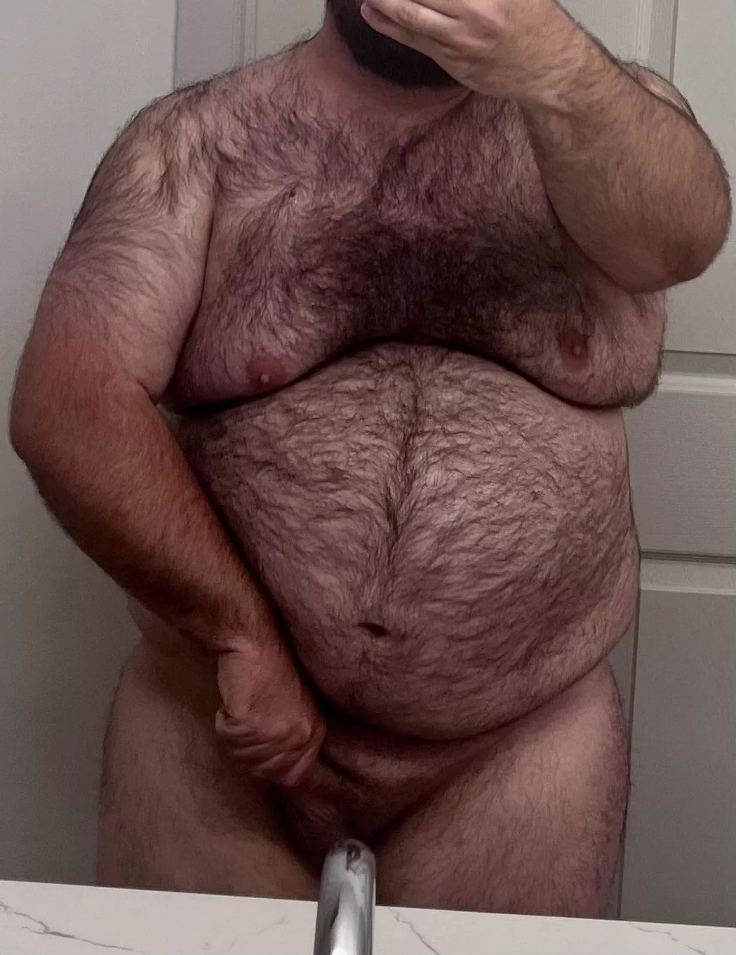 32 [M4F] Out and about and just coming in to my little home away from home for the weekend. posted by Sweet_tea991