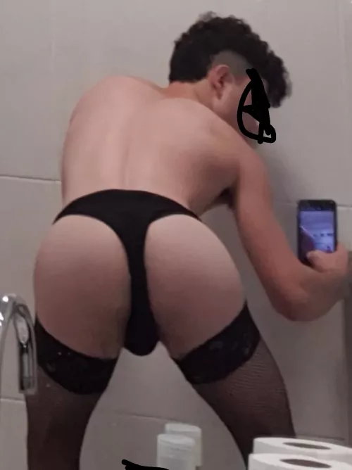 Am I hot enoguh to be degraded amd forced sissified by an evil dom? by International-Main70