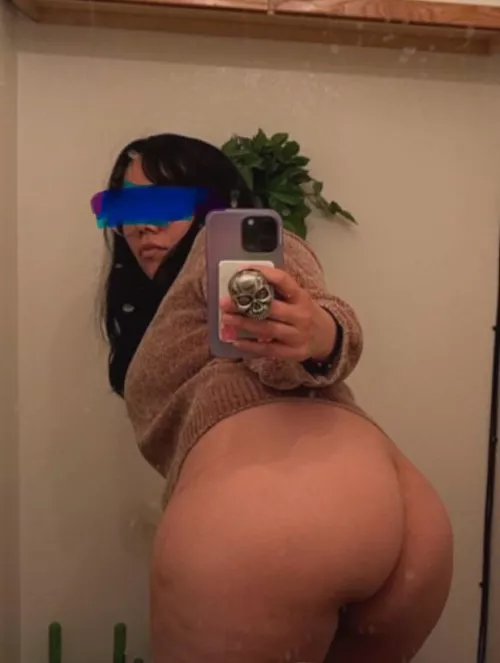 An ass pic a day… 🍑👅 by DarlinVal_Kyrie