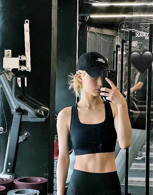 ARTMS - HEEJIN posted by New-Hippo-2231