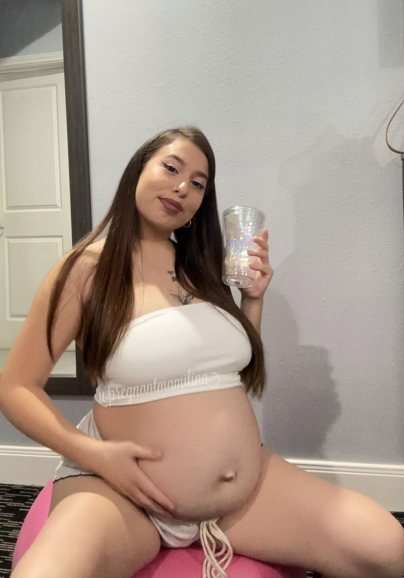 Bouncing on my ball with my bump out 🙈 posted by pregnantmamilina