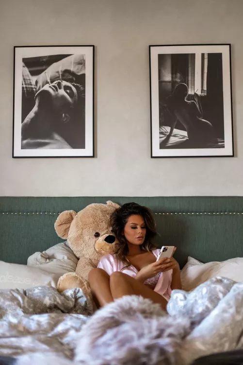 Classy in bed... by suprimivitk