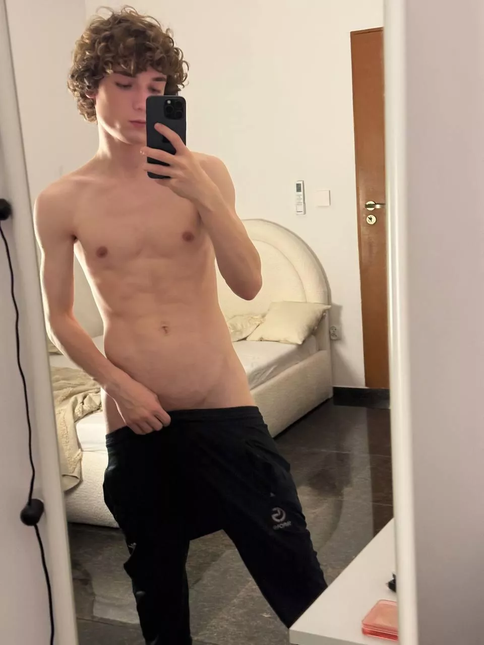 Clothes dropped after workout 😜 posted by joomyboy