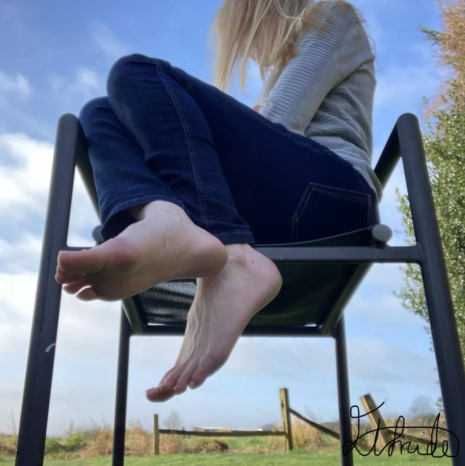 Did I catch you looking? posted by Elfrida77