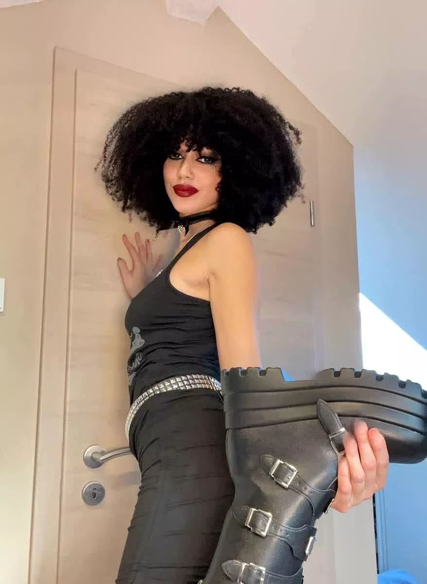 Do I look cute in this outfit? posted by Samiraxoxodarky