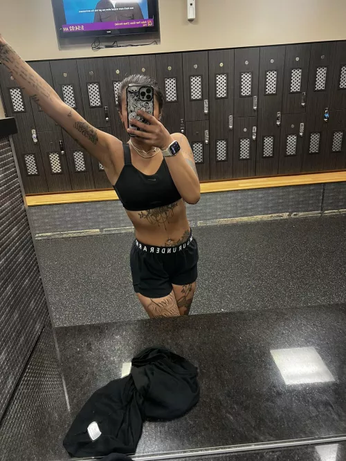 (F) Who likes my cute outfit? by ms_asianbb