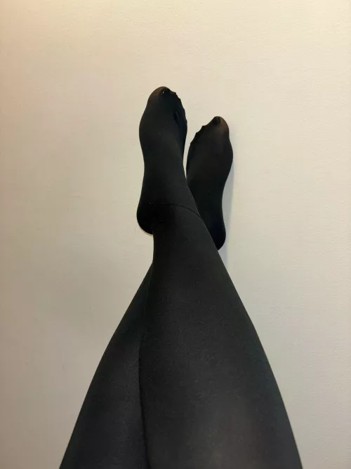 Happy day at the office [F] by FeetndFingersFantasy