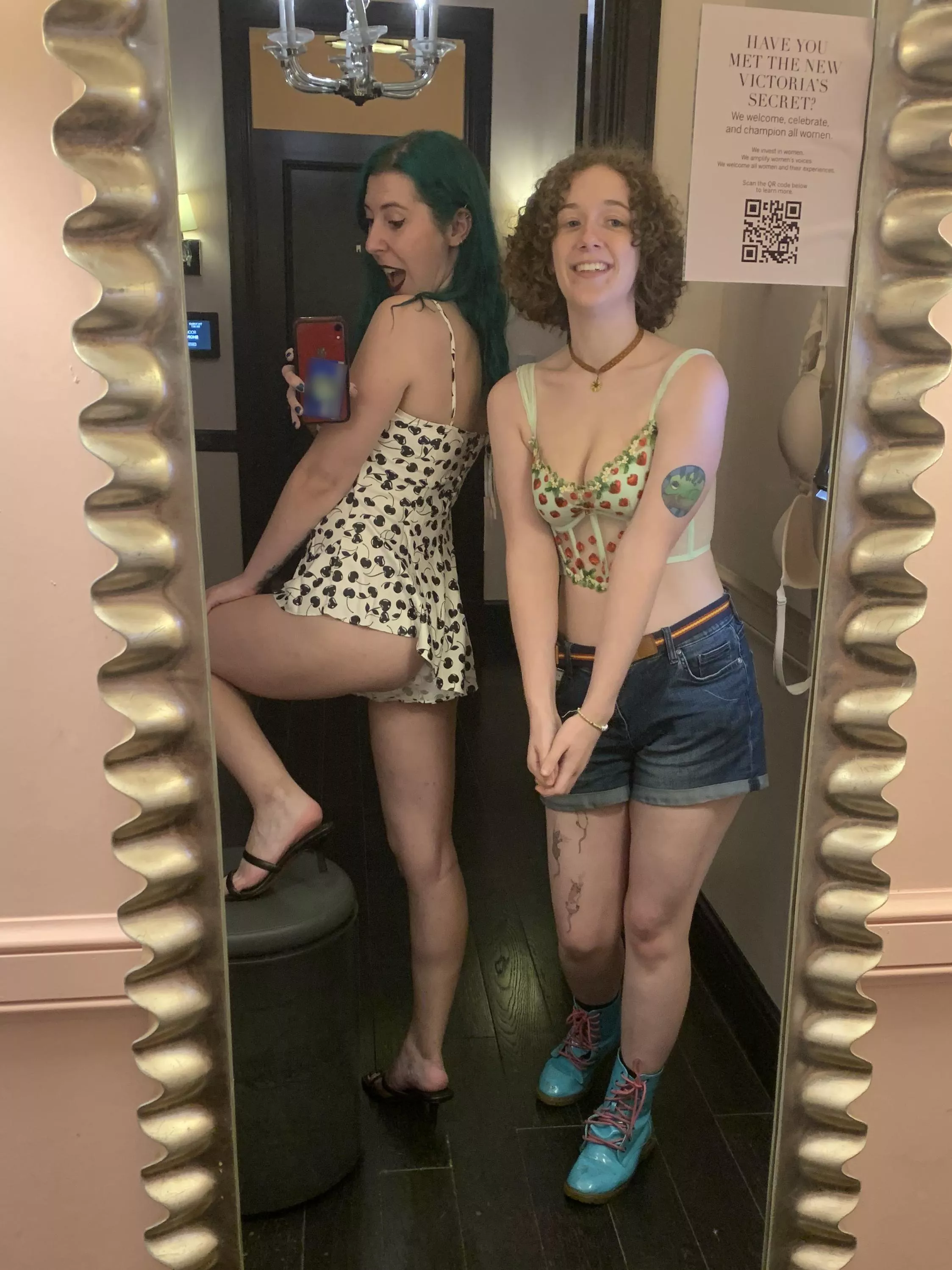 Hotties in the fitting room posted by sirenskiss3