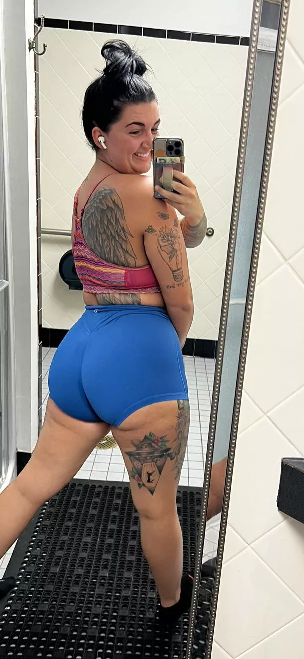 How’s this back shot?  posted by Blazey_baby