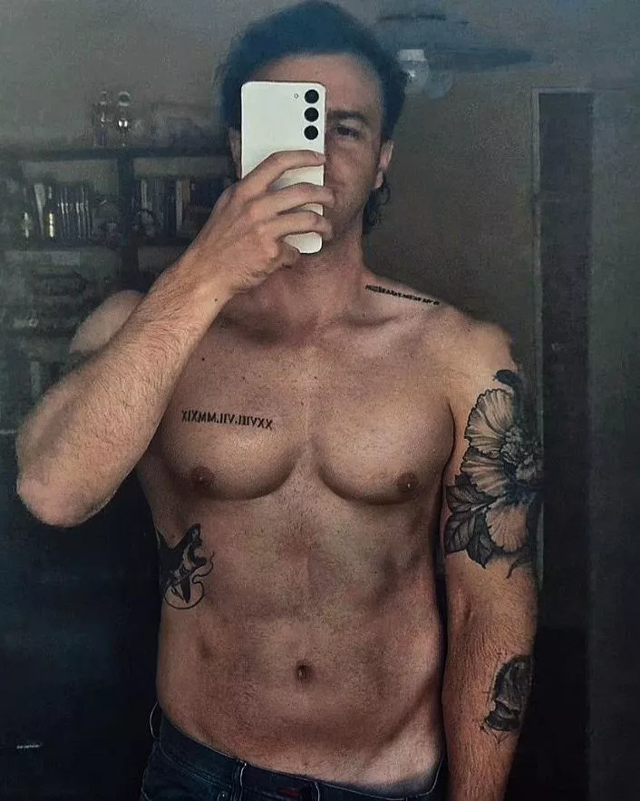 I know I'm not naked but I like this pic anyways  posted by asexyspiderman