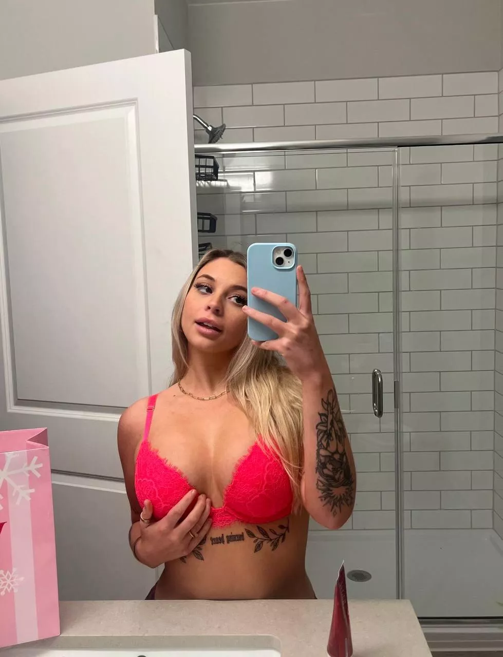 I love when guys stare at me posted by hottiewillow