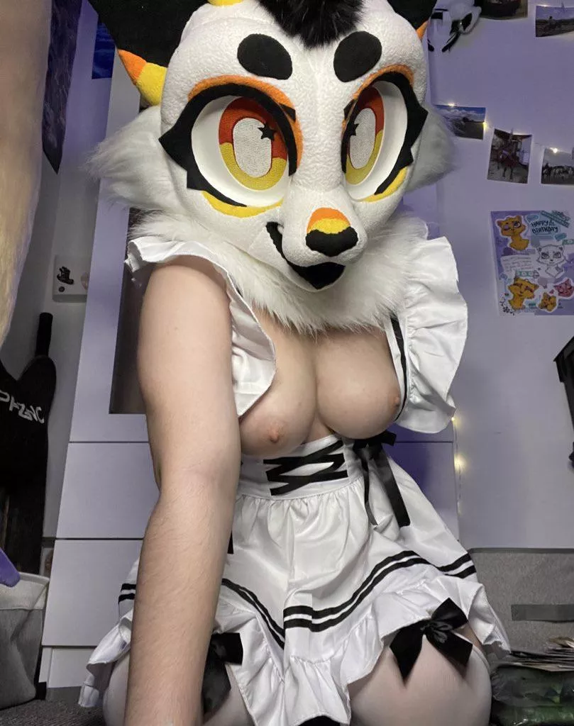 im ready to be at your service 🥺😘 posted by Charrrgge