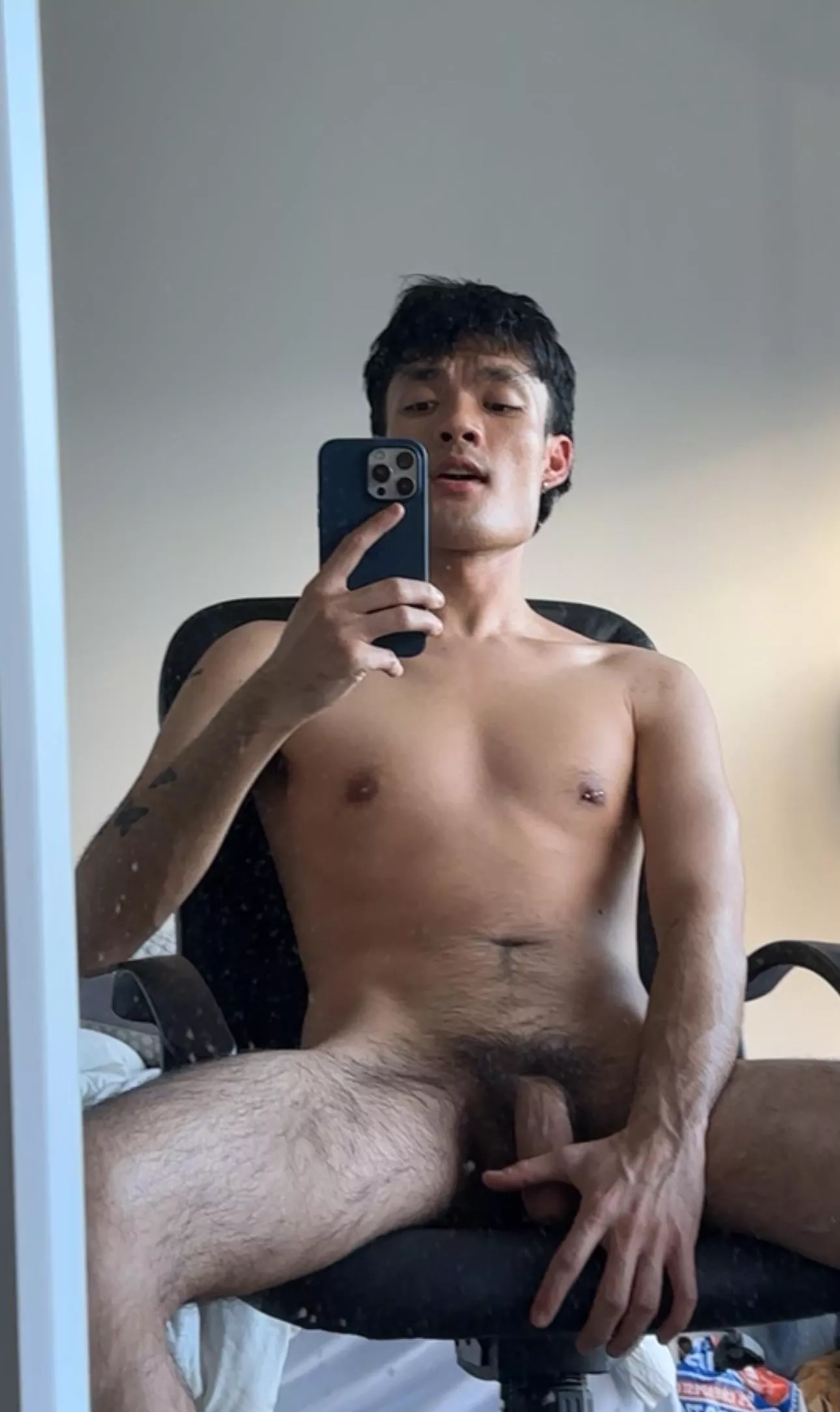 I’ve got 20 mins to bust loudly  before my roommate comes home. @hugoinhell  posted by hugoinhell