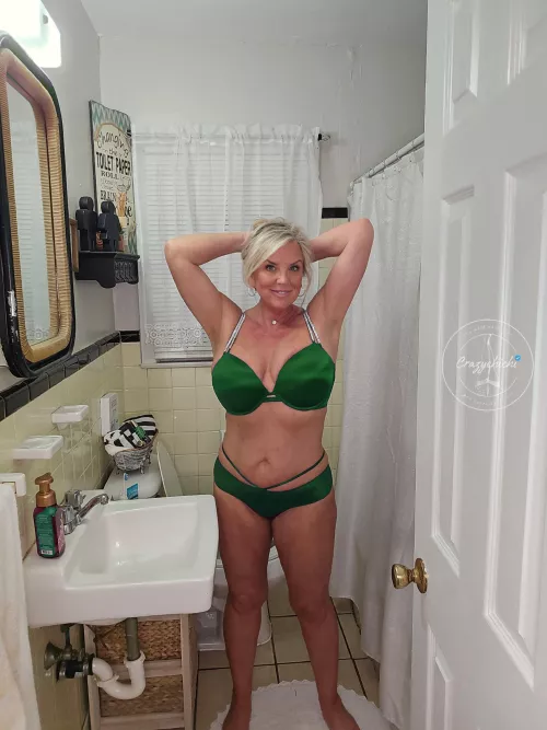 Join me in the shower by crazychichi