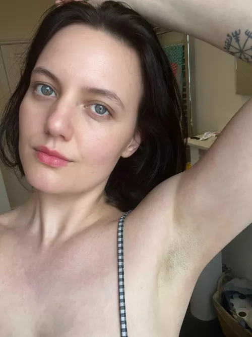 Morning pit addicts. Wanna taste before I shower?  by PitqueenSamX