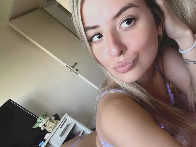 My wet pussy needs your cock inside by byrdboyyy