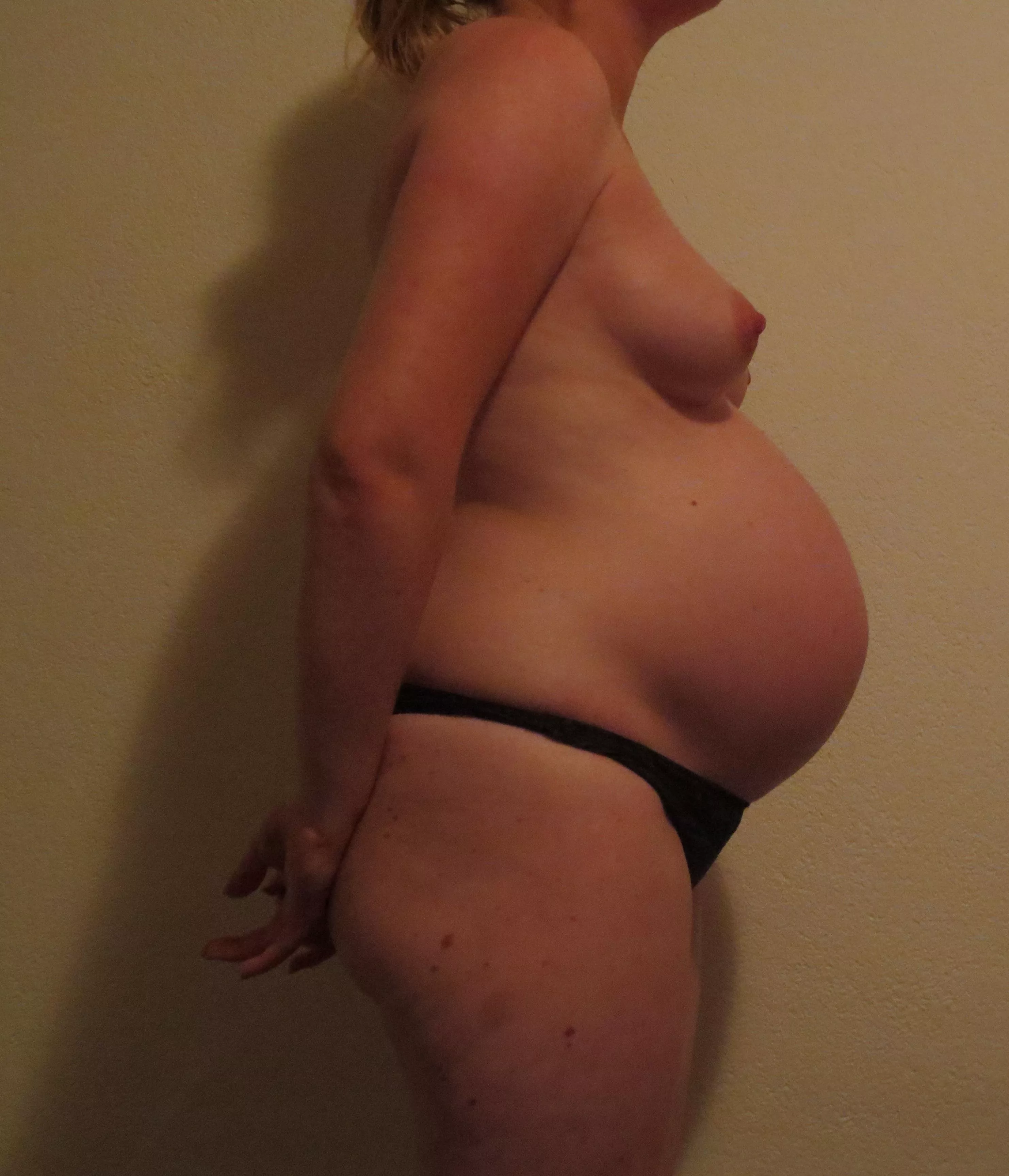 My wife 8 months pregnant posted by as5431