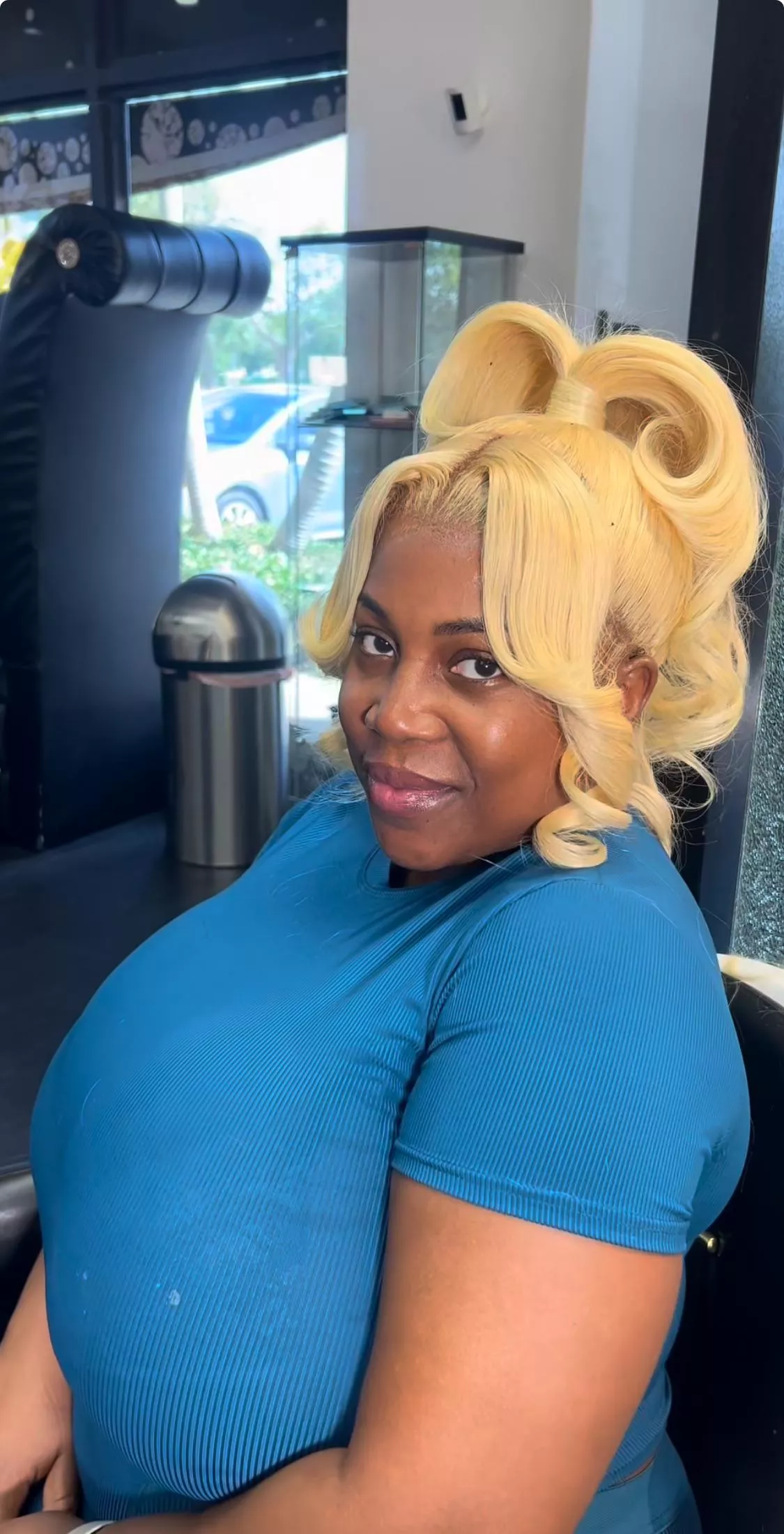 Pretty smile posted by Sn1per100