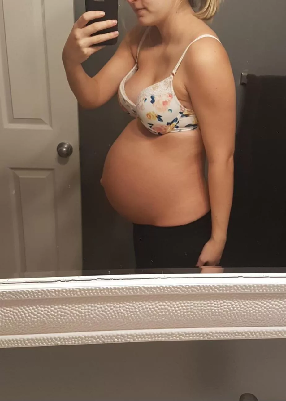 Ready to pop during my first pregnancy!  posted by Mrandmrssmith24