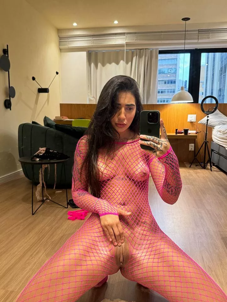 recently shaved so you can lick it posted by ivyclark__