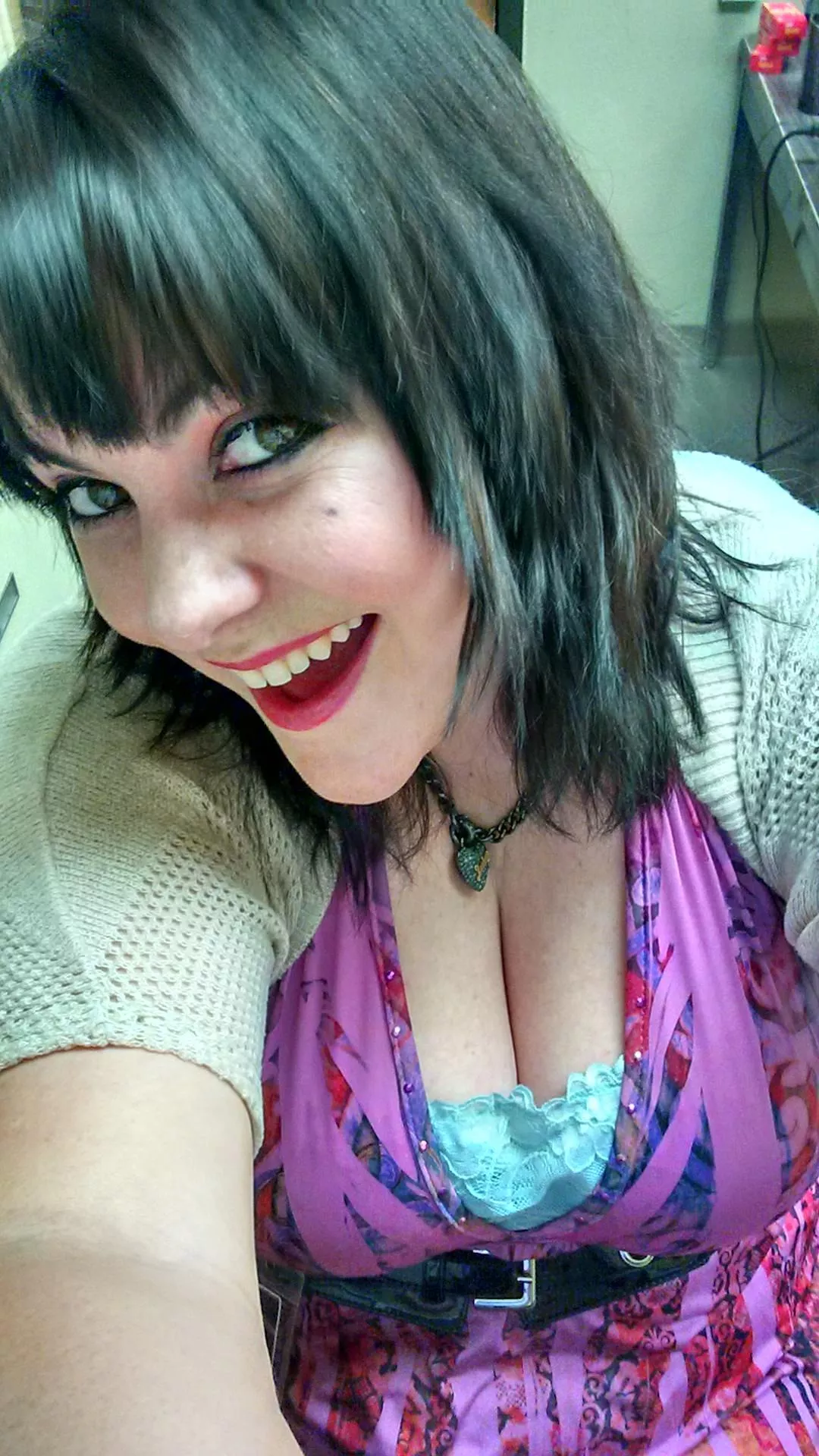 Should I post more daring pics posted by tigObittiesxx