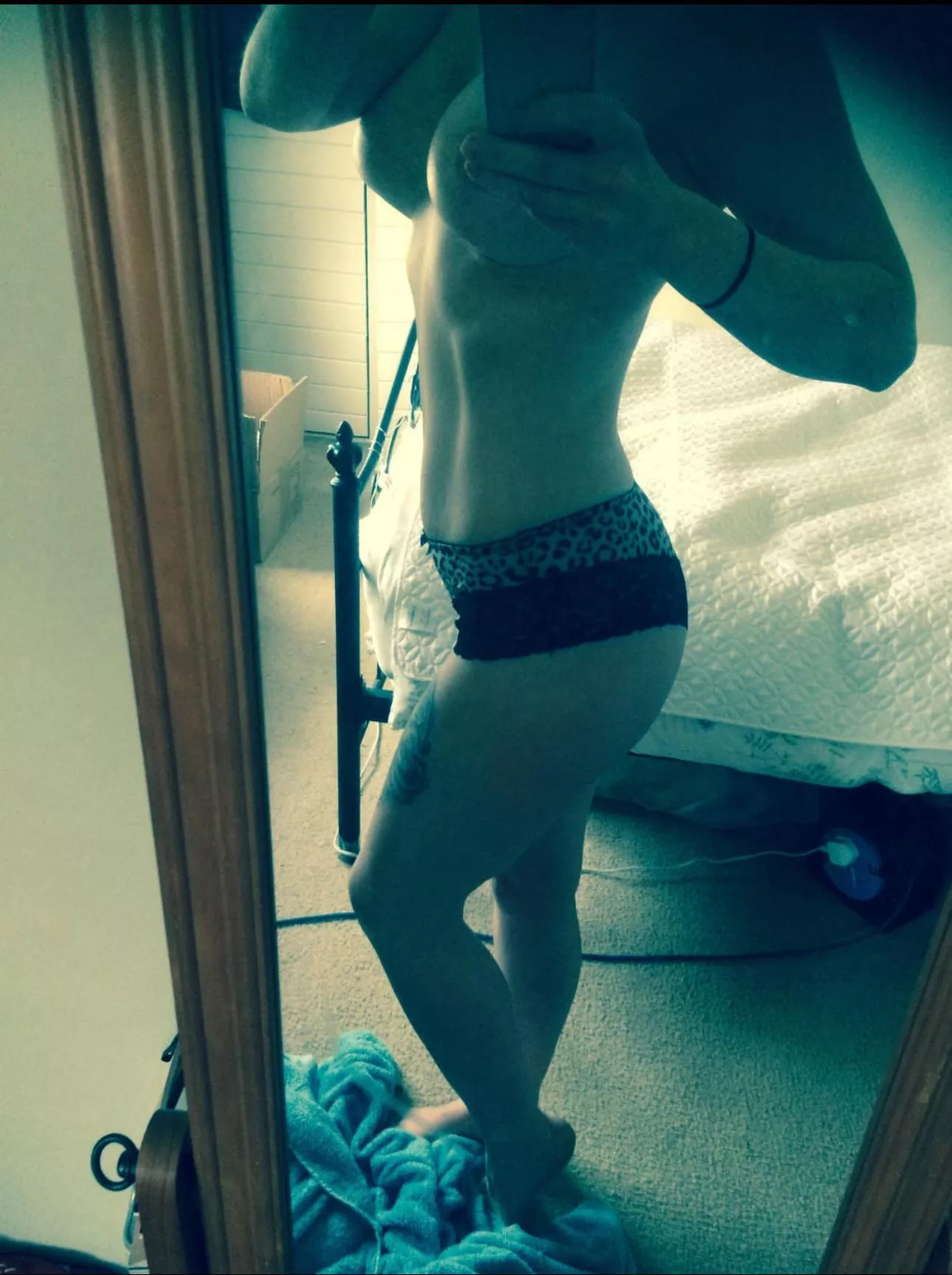 So I’m stuck in a hotel for the night and so bored! 😈Attention seeking play thing! 😇 posted by Remarkable-Fee1802