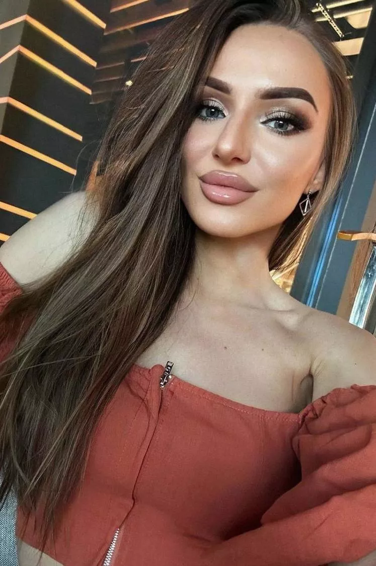 The perfect hourglass doesn’t exist posted by lrarpp