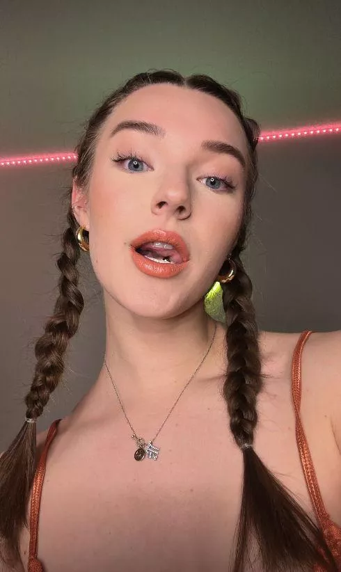 Why do braided pigtails make me feel slutty? 👧🏼 posted by peachyyxvirgo