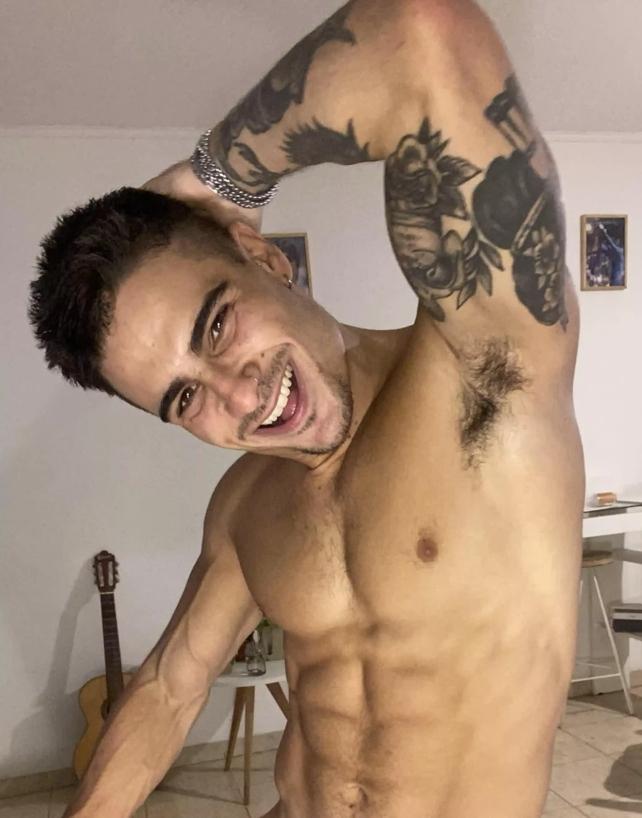 Worship this amazing body posted by OliverKingxx