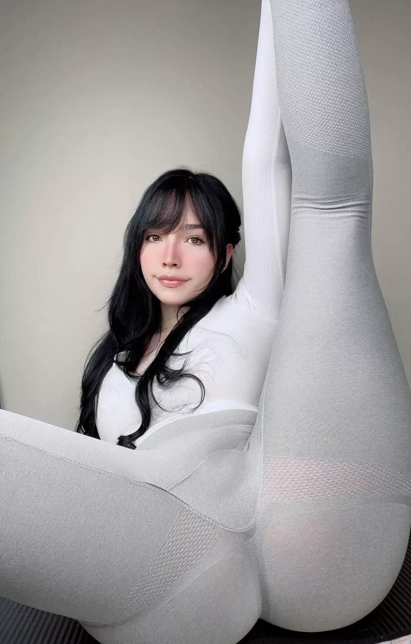 Would you put this bulge inside your mouth? 😼 posted by ArianaAngelsxo