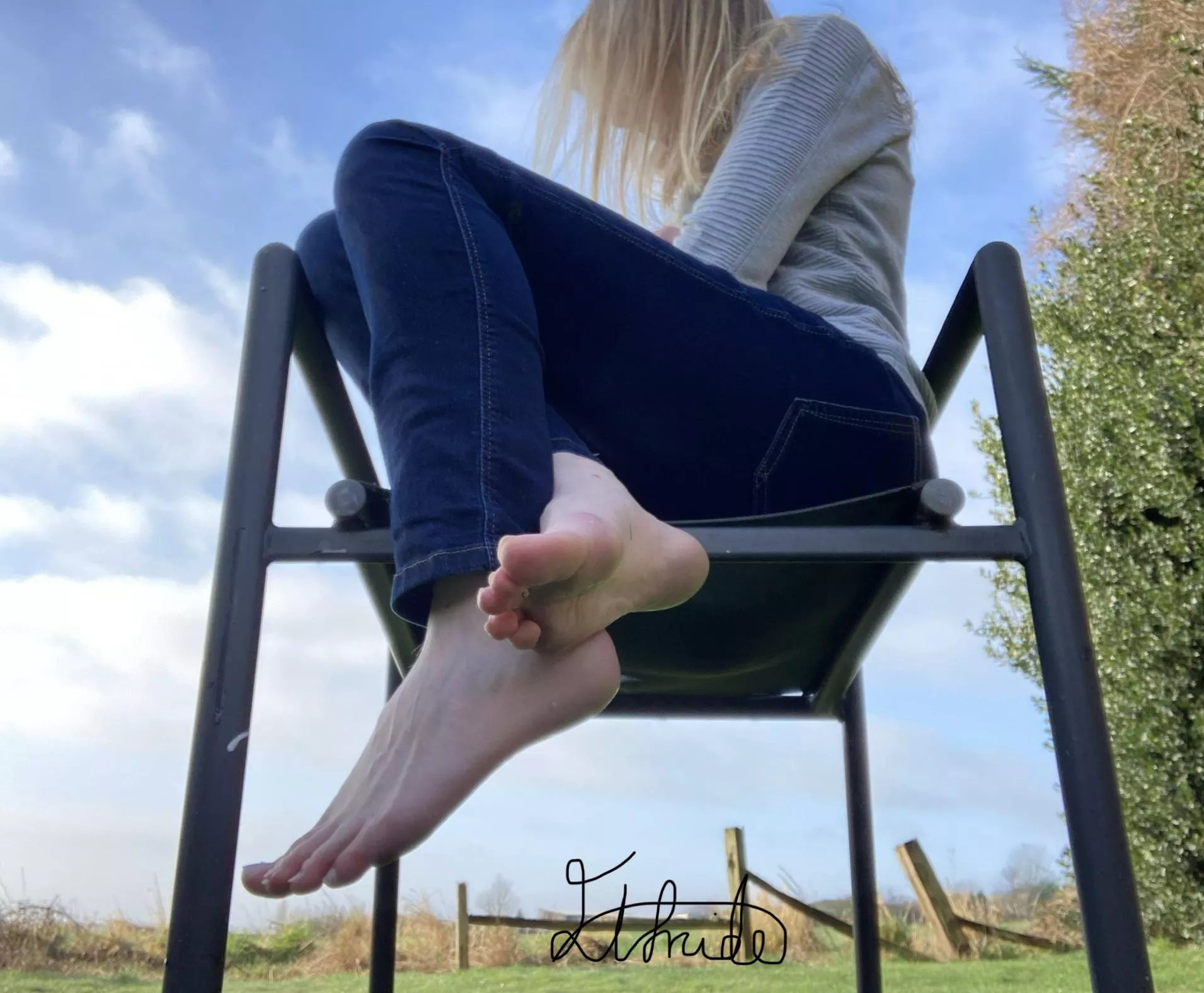 Would you sneak a look? posted by Elfrida77