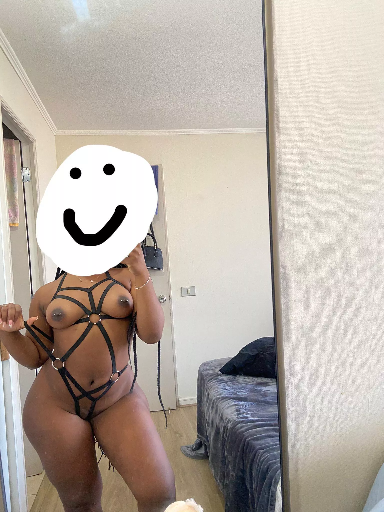 29F,anyone find chocolate sexy? 😜 posted by MissRoxy00