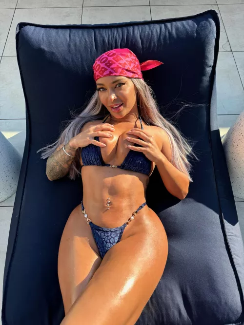 Am I the kinda girl you'd finish inside? 😈 by lilpeachyvibe