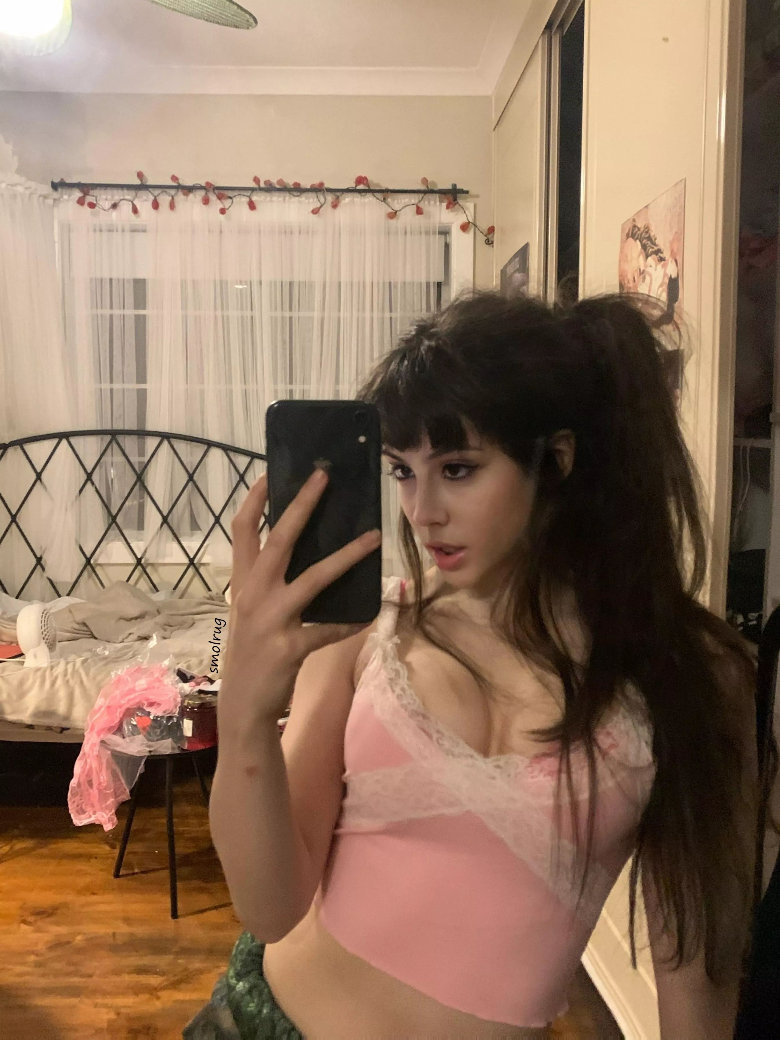 Bored but i dont want to leave my room.. Come over <3 posted by smolrug