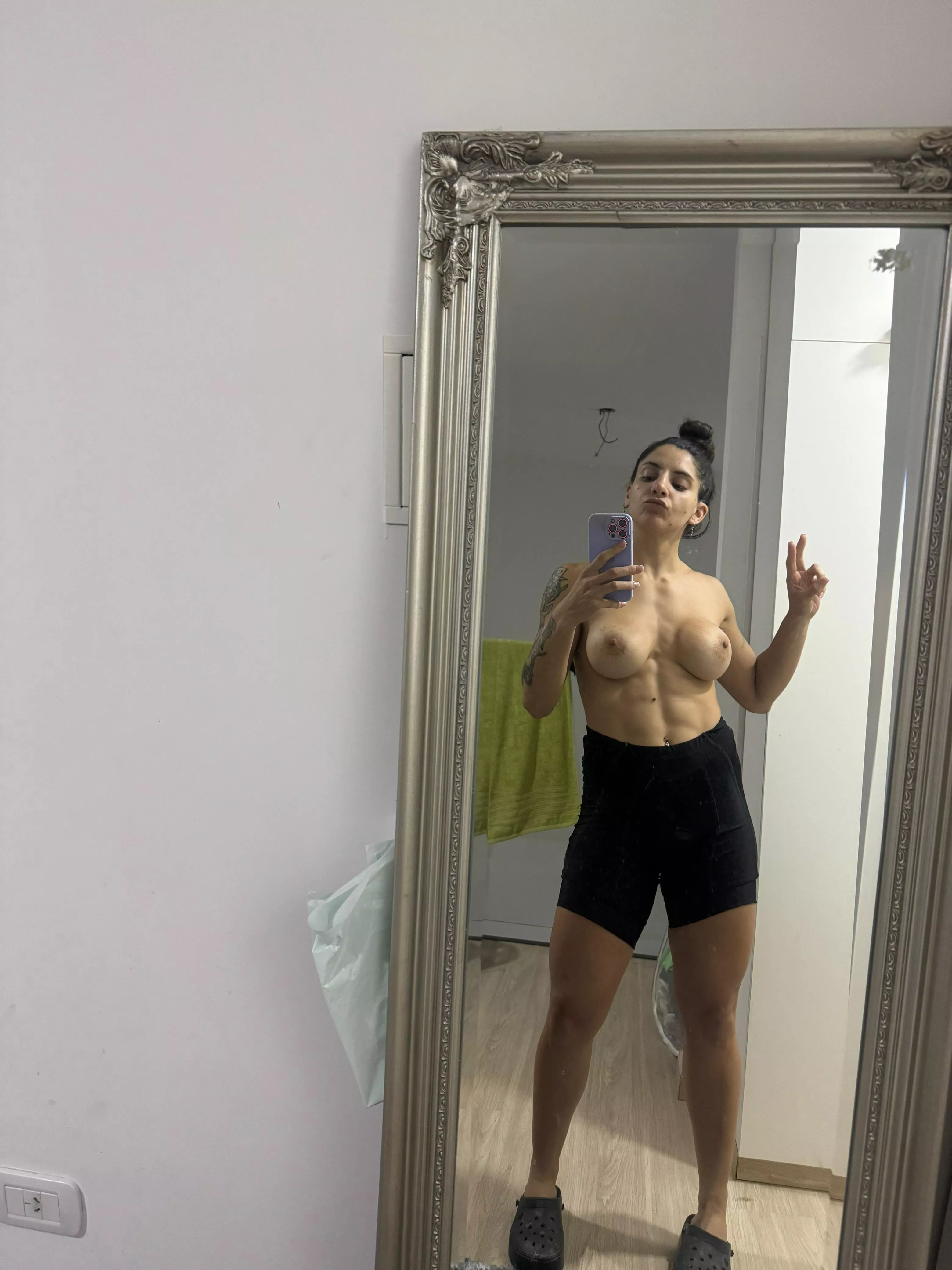 Describe what you would do to me in one word posted by Ariana-Arches