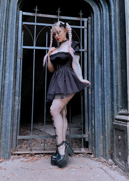 Do I look sexy in these heels? by Firm-Air-1444