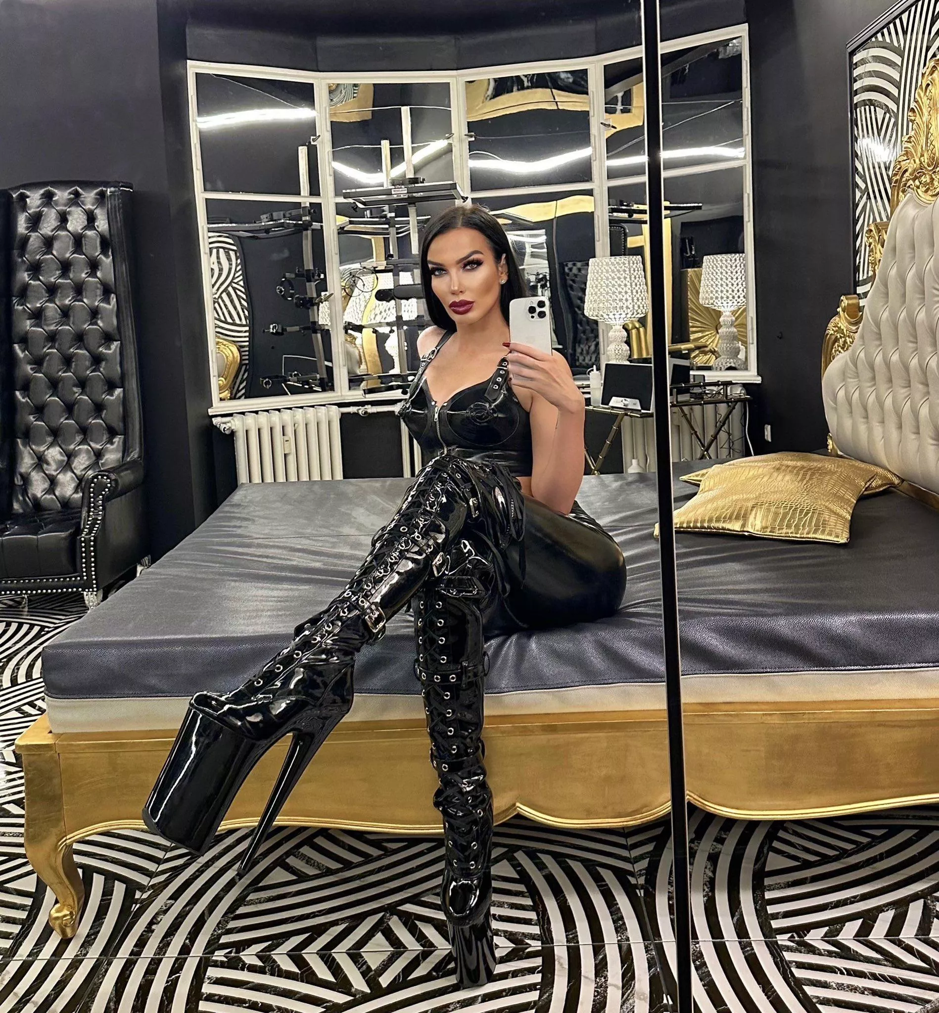 flexing your obsession posted by mrs_utraviolence