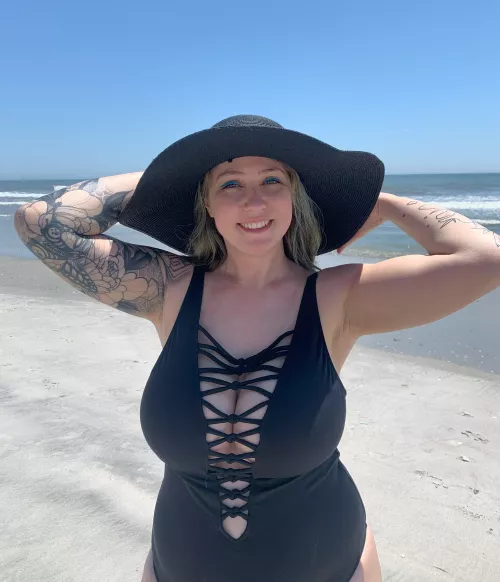 Goth mommies love the beach too by LightRaePlays