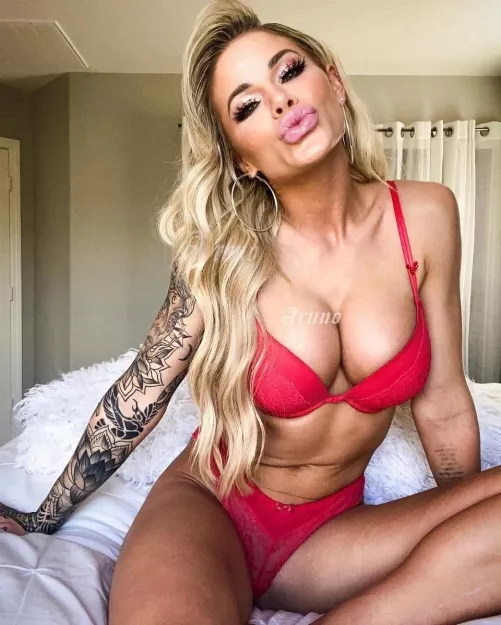 Her Hotness by IllustratedMan3X