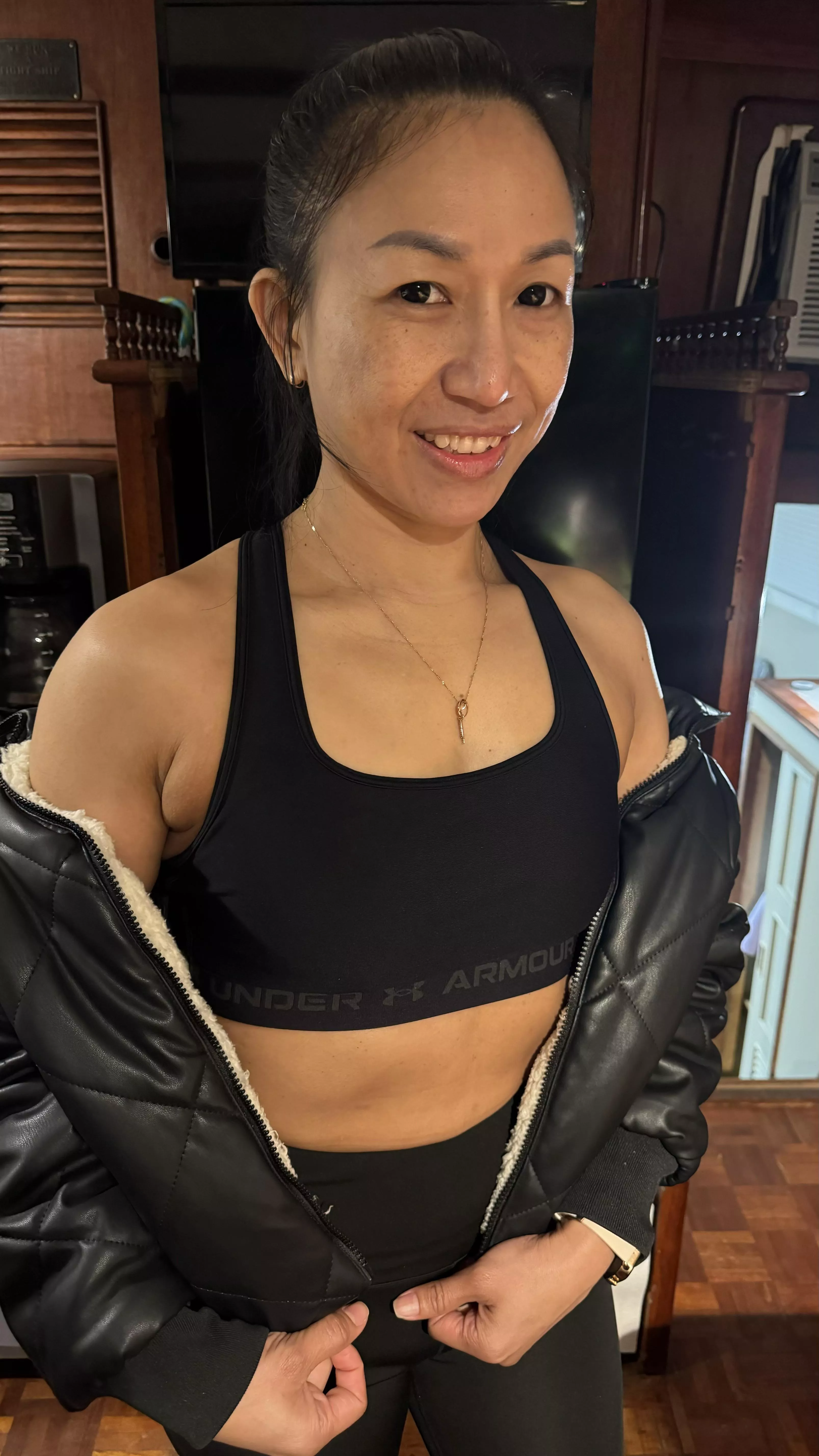 Hi cutie  posted by FewWolf1361