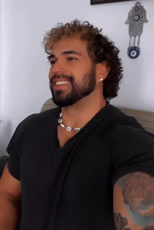 how about ? The tan looks good on me ❤️‍🔥 by TrainNo789