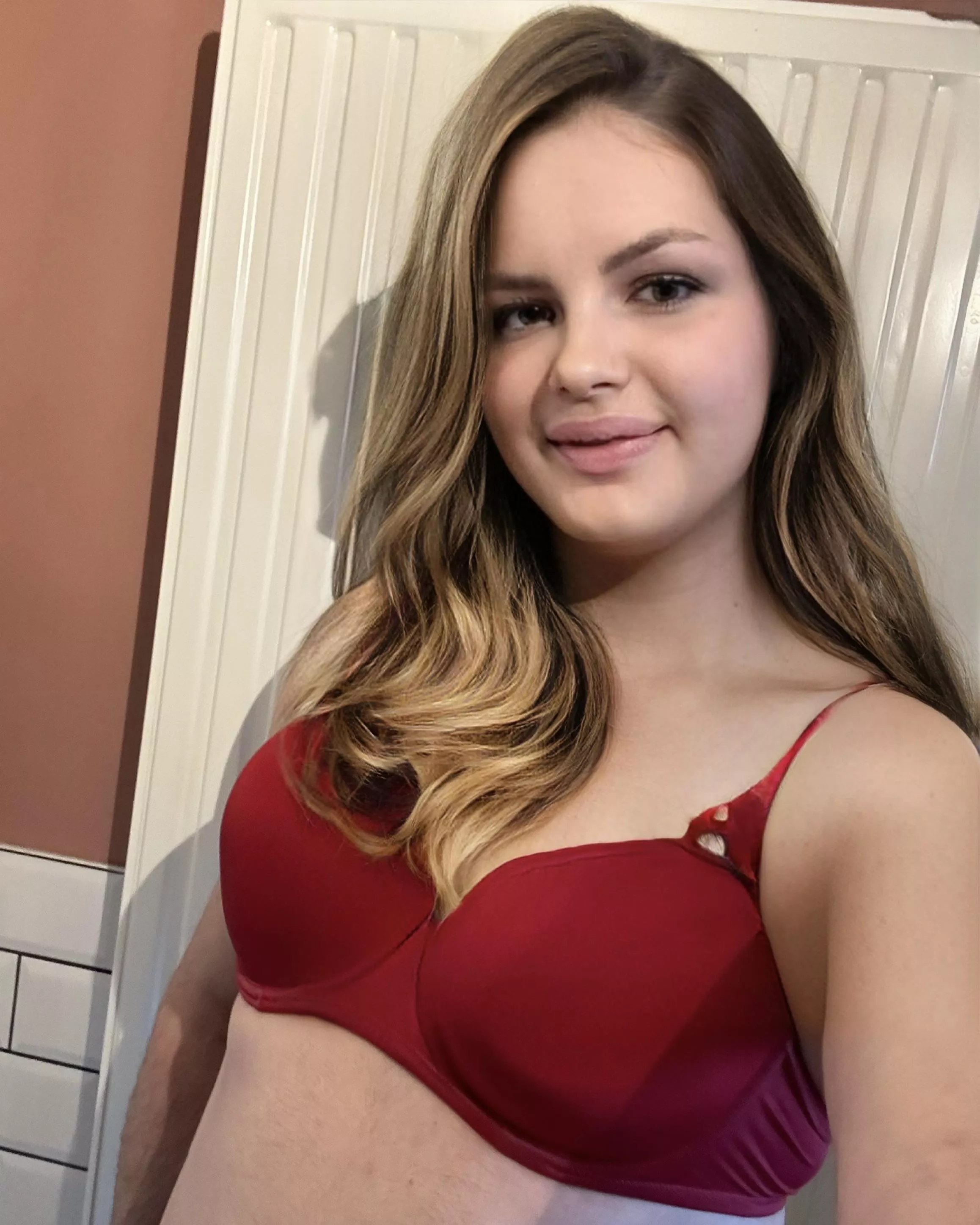 How does red look on me? 😘 posted by rachelsissy_