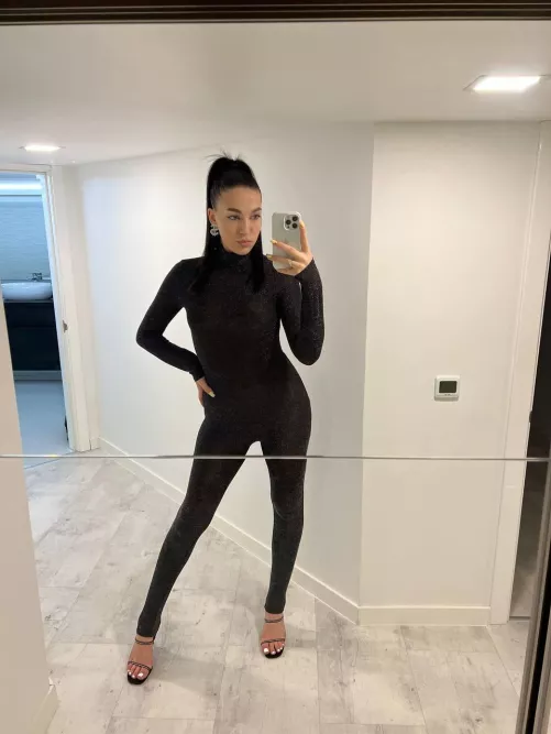 how would you react if you bumped into me on the street, wearing that outfit? by flexible_snak3