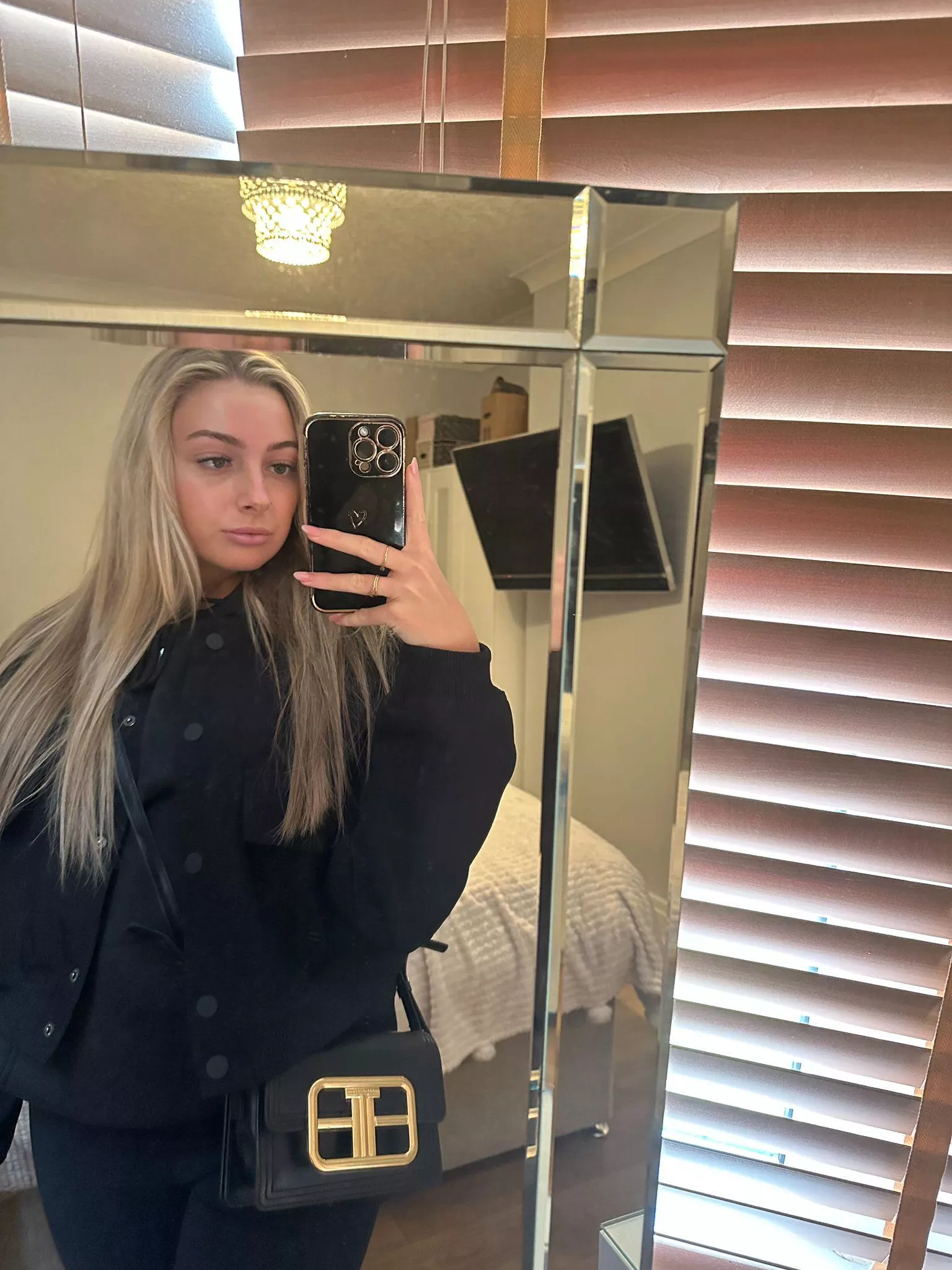 IUTR all black posted by PriscillaWehner