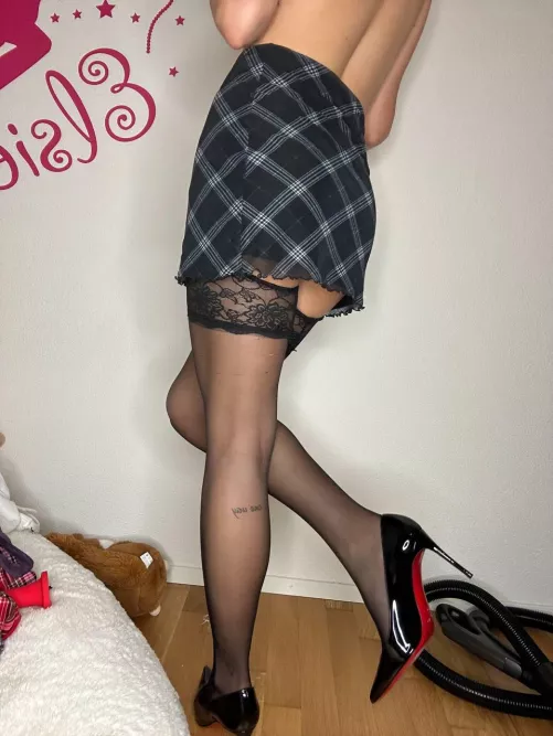 Just turned 18 and in school I got called flat today by Xburbx