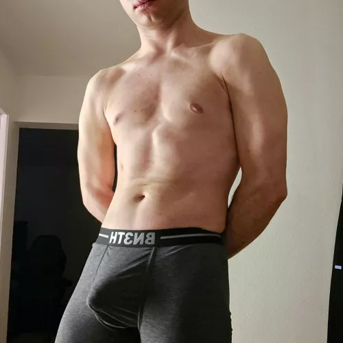 New profile pic! What did you look at first?  by Kaidahara