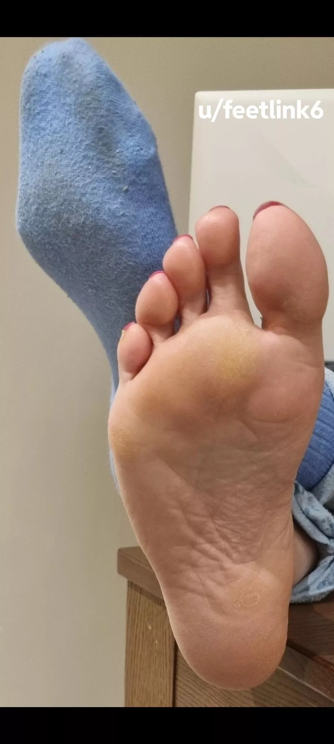 One sock on one sock off ok? [F] posted by feetlink6