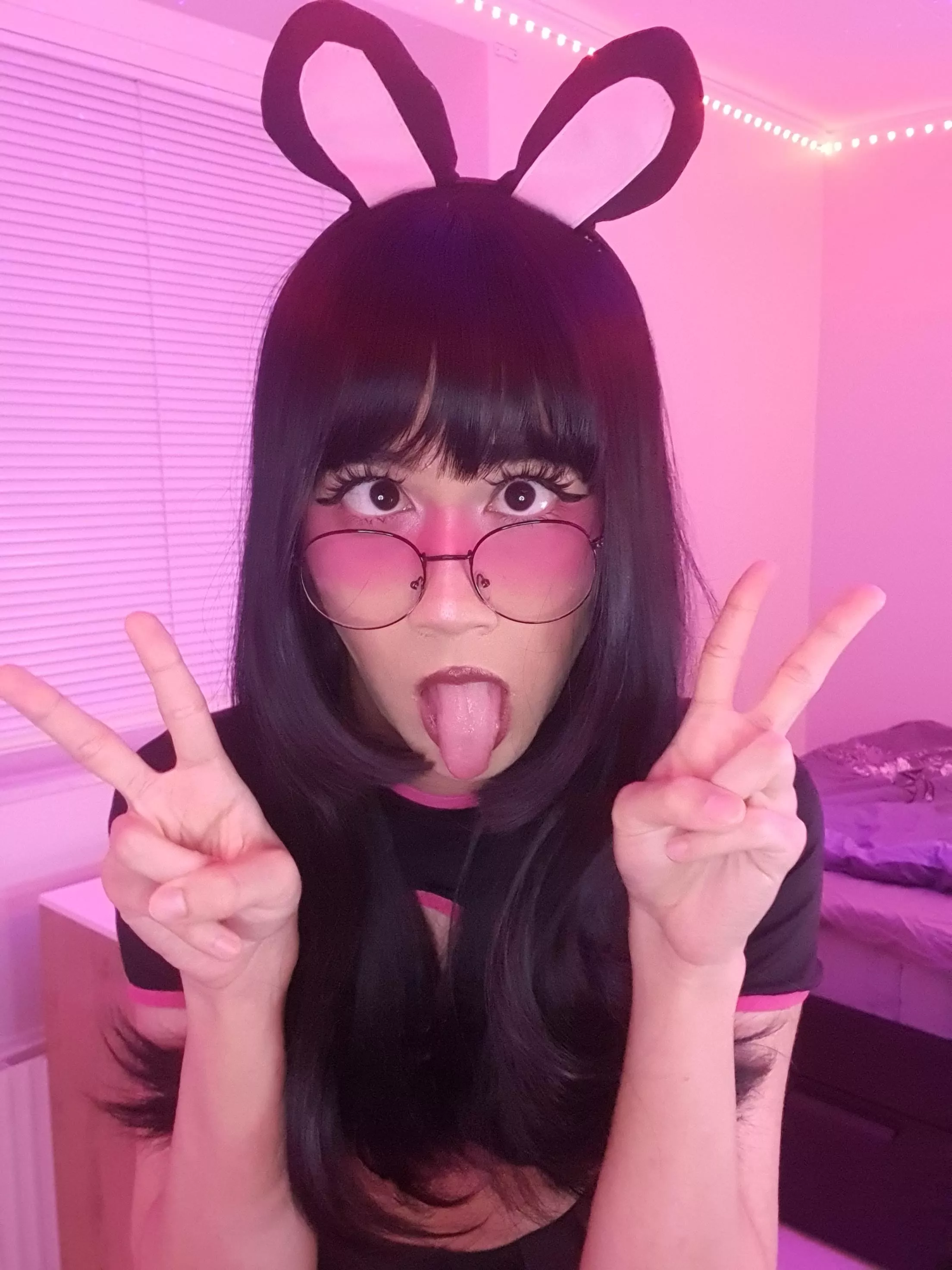 Please use me~ 🩷 posted by lewdpillows